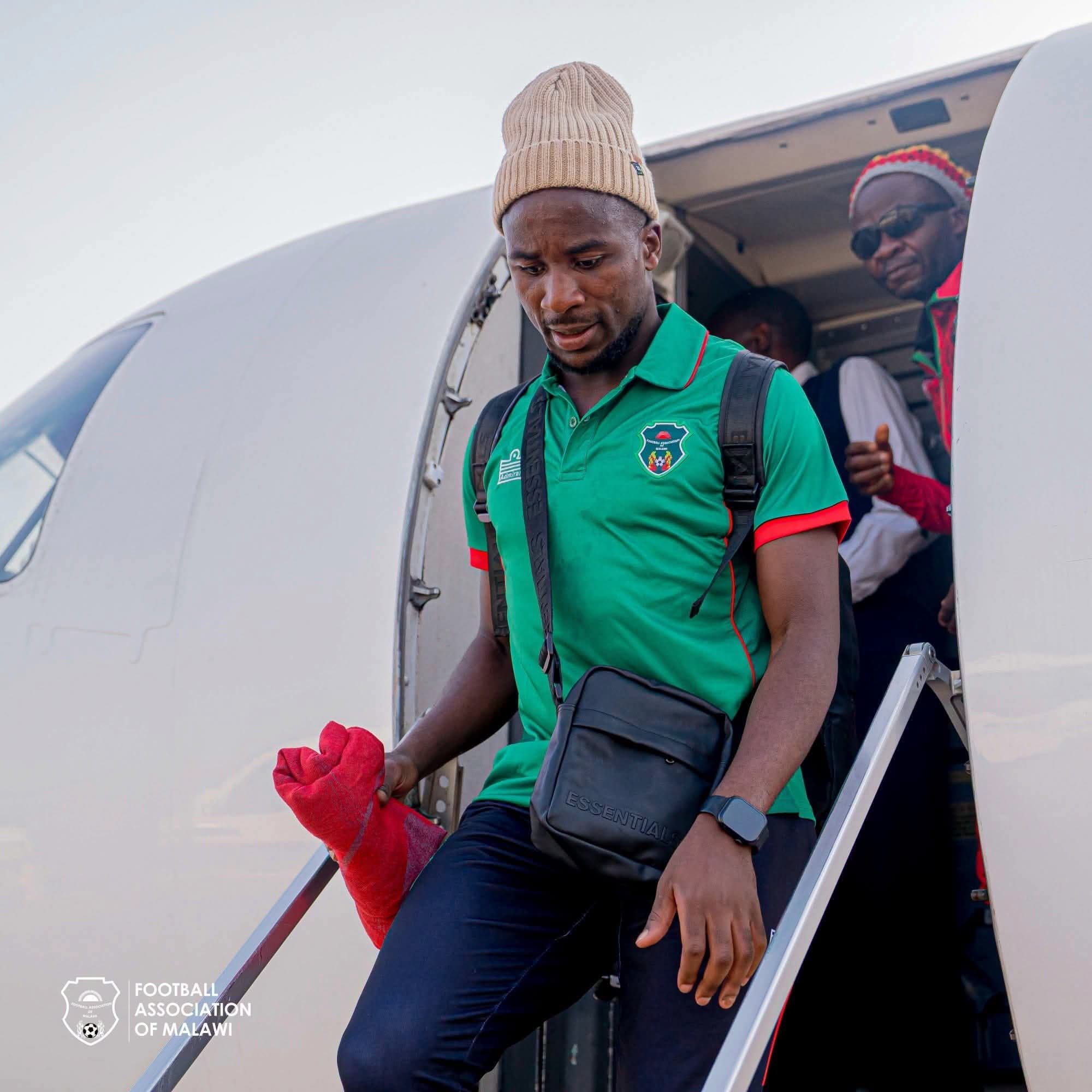 Flames left stranded at Luanda airport for nearly two hours as Angolan officials fail to show